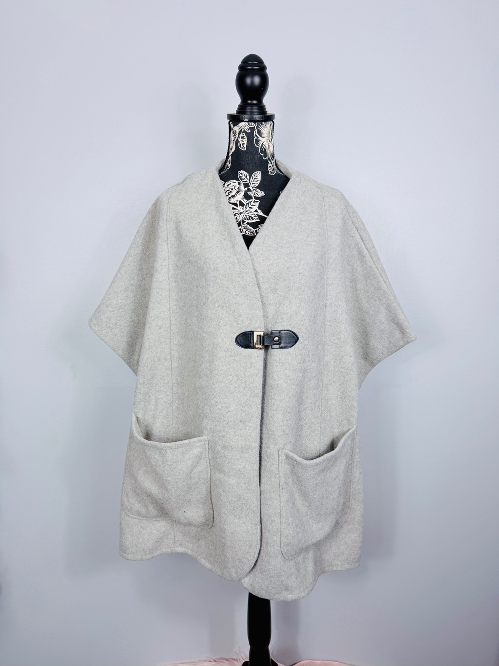 Coco + Carmen grey toggle cape thick knitwear snap close cardigan one size